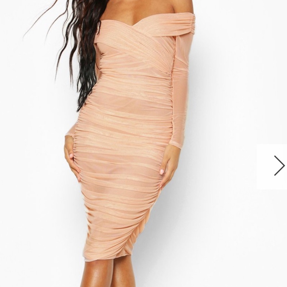 Beautiful Ruched Dress 👗